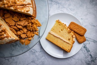 Caramel Cake With Biscoff 14 Portion