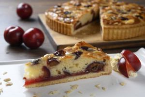 Chantilly Whole Plum & Almond Frangipan Tart 16ptn