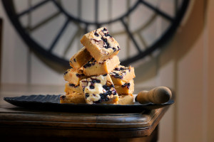 Handmade Cake Company Lemon & Blueberry Blondie p/p15