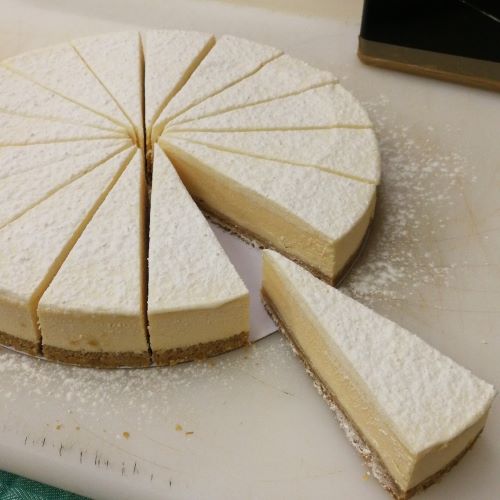 New York Baked Vanilla Cheesecake 16 Presliced Portions