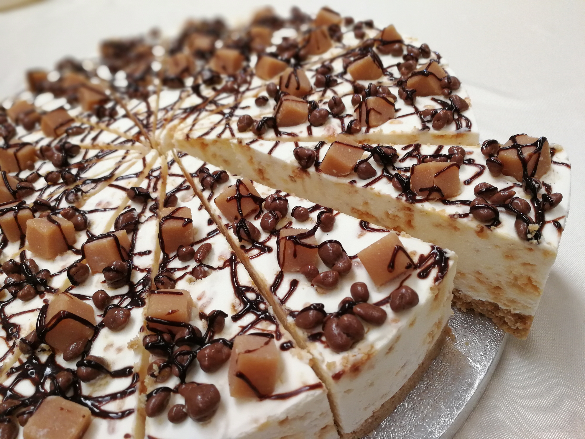 Salted Caramel & Cheesecake 16 Presliced Portions Sweet Frozen Desserts Luxury