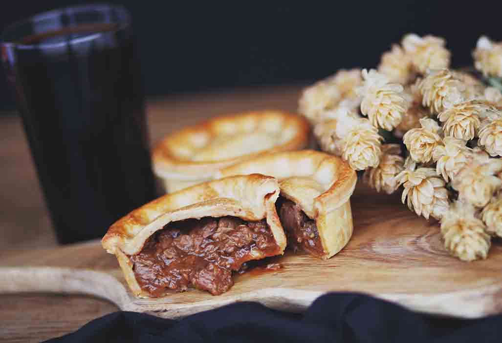 Toms Steak & Ale Pie 6 x 260g